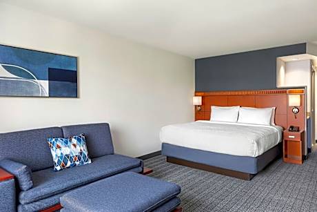 Newly Renovated King Room with Sofa Bed and Adapted Tub - Mobility and Hearing Accessible