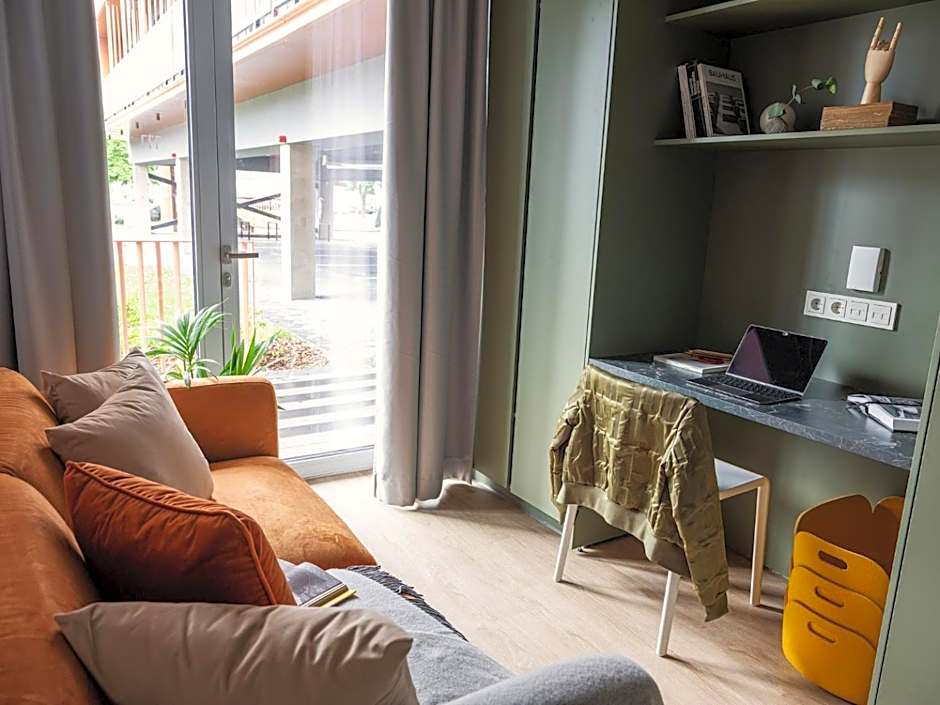 Campus House by Larsen