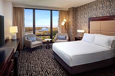 1 Queen Bed Hearing Accessible