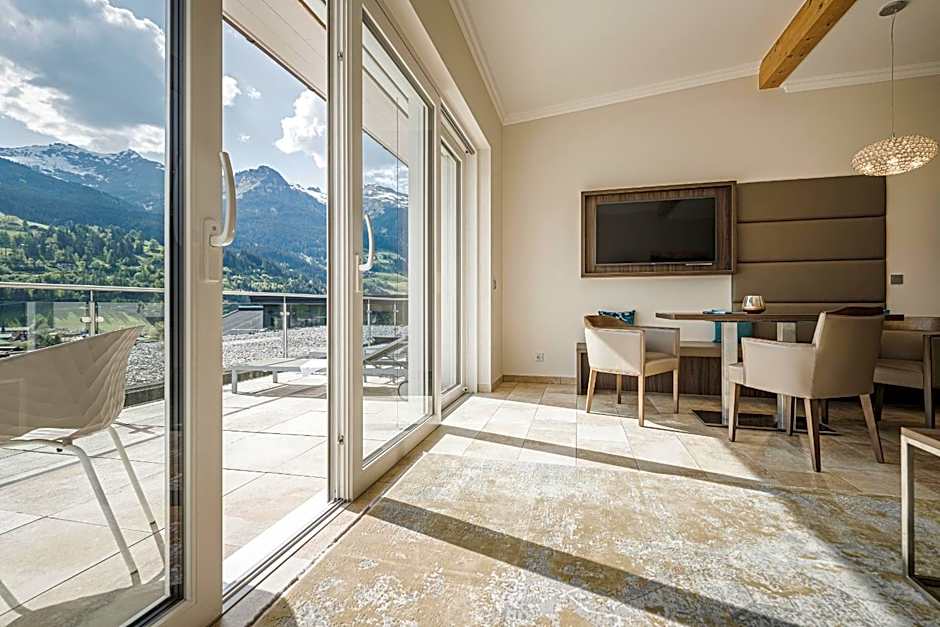 Hotel Norica - Thermenhotels Gastein mit dem Bademantel direkt in die Therme