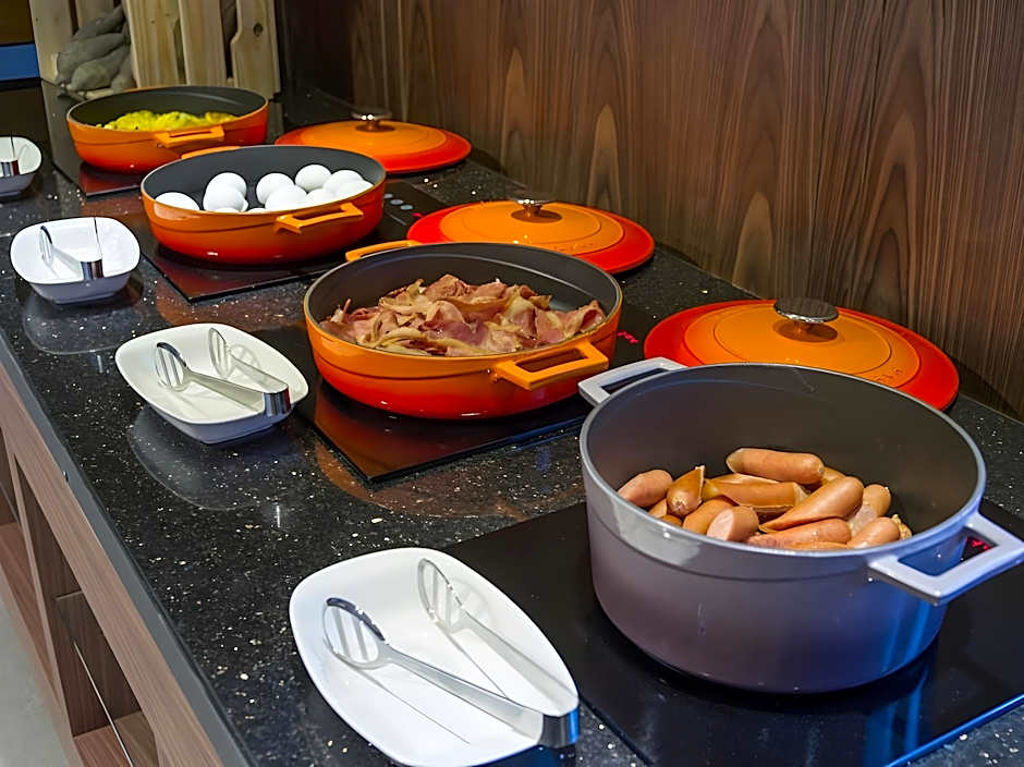 Watermark Hotel - Kaohsiung Main Station