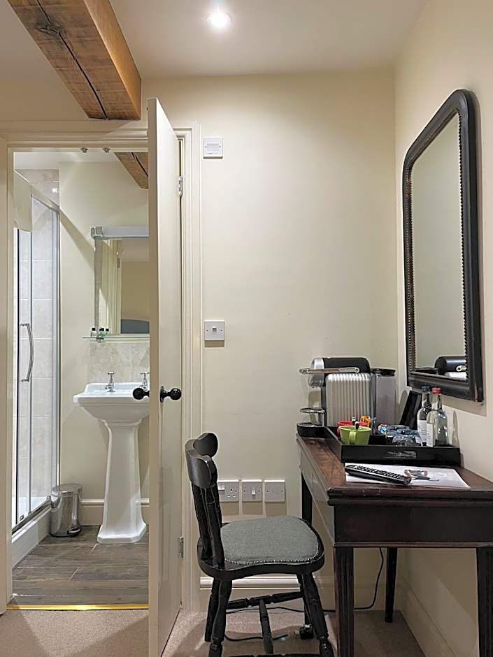 Cat and Custard Pot Inn