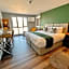 Pinnacle Suites Hotel