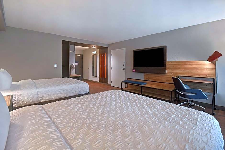 Tru by Hilton Manchester Downtown