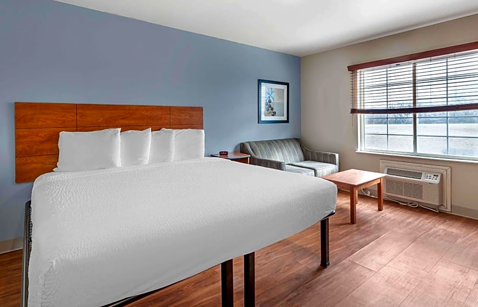 Extended Stay America Select Suites - Wichita - Airport