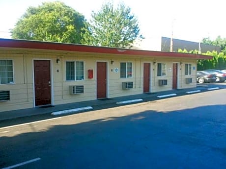 Aaron Motel
