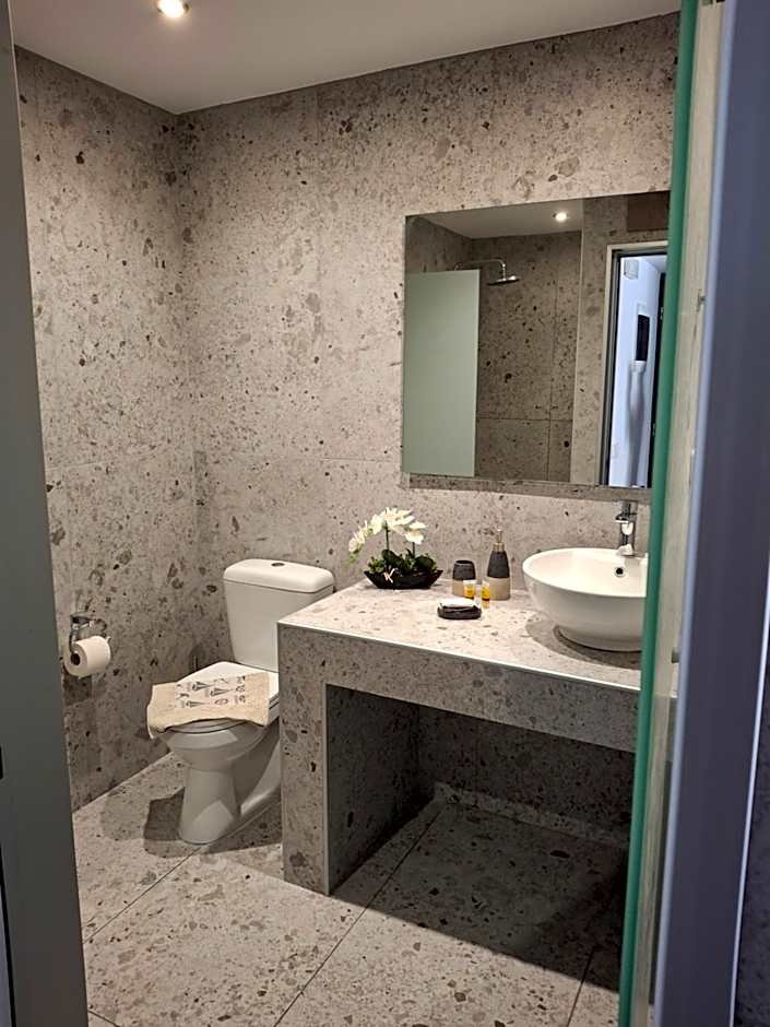 Peter's Place Studios & Suites