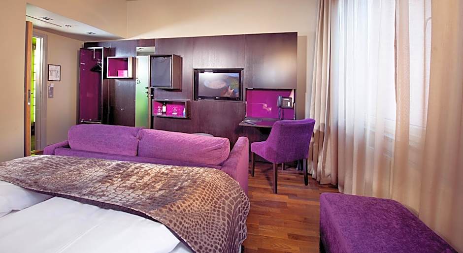 Home Hotel Folketeateret