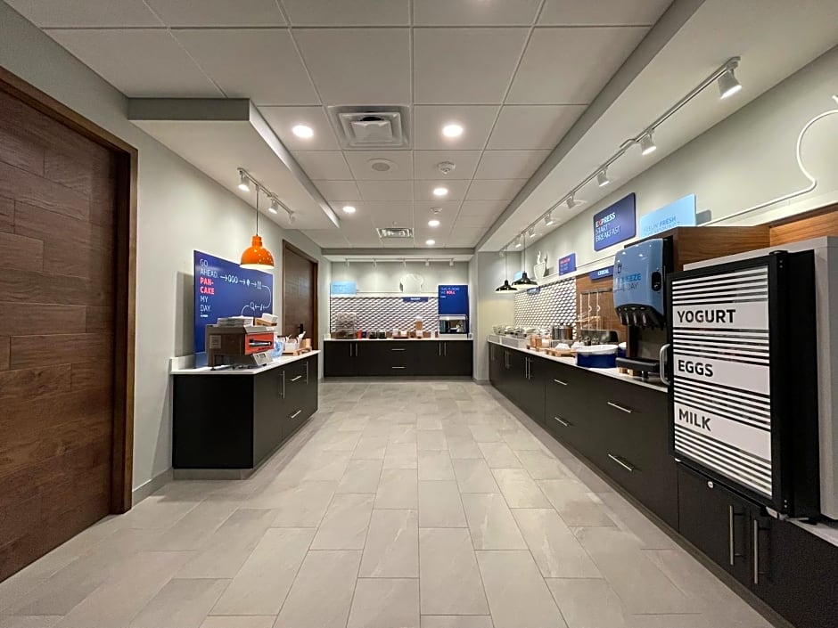 Holiday Inn Express and Suites Ft. Smith Airport By IHG