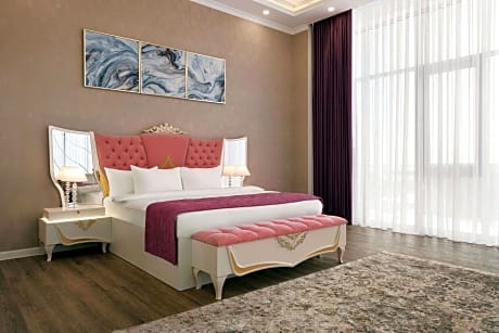 1 King Bed Executive Suite Non-Smoking