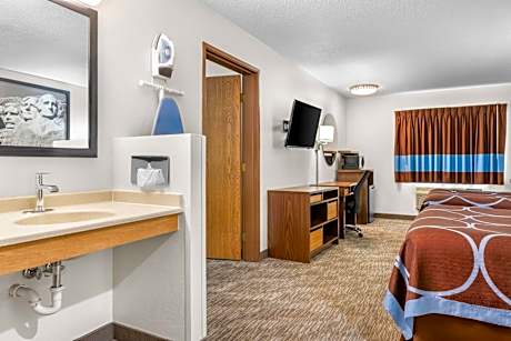 One-Bedroom Suite with Three Queen Beds - Non-Smoking