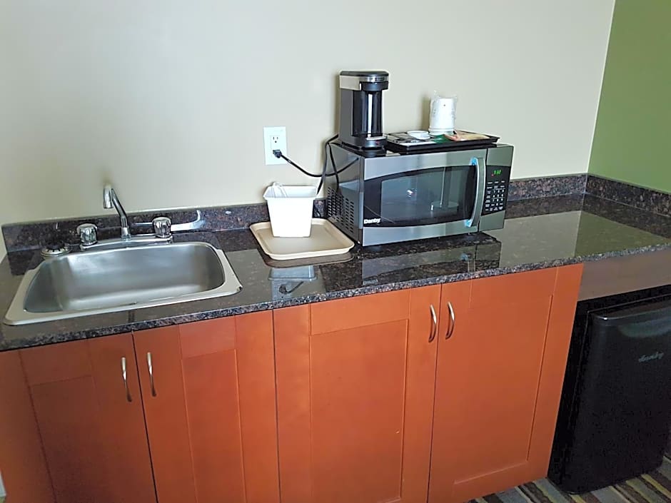 Super 8 by Wyndham Hardisty