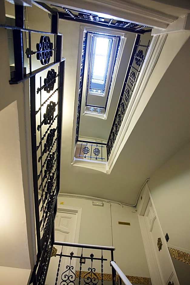 AinB Eixample-Miro Apartments