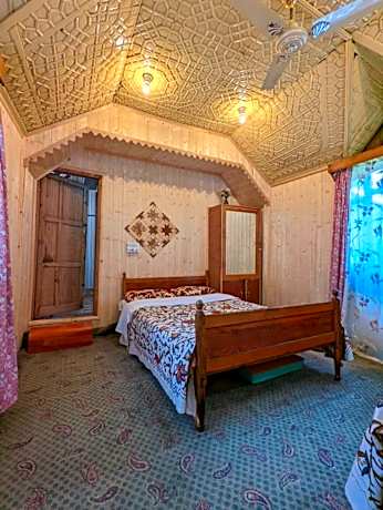 Single Room with Mountain View