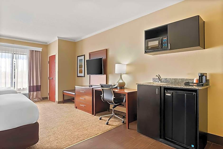 Comfort Suites Panama City near Tyndall AFB