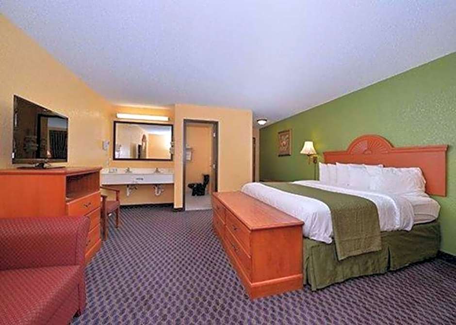 Quality Inn & Suites Grinnell near University