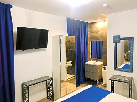 Double room-Comfort-Ensuite with Shower-Canal view