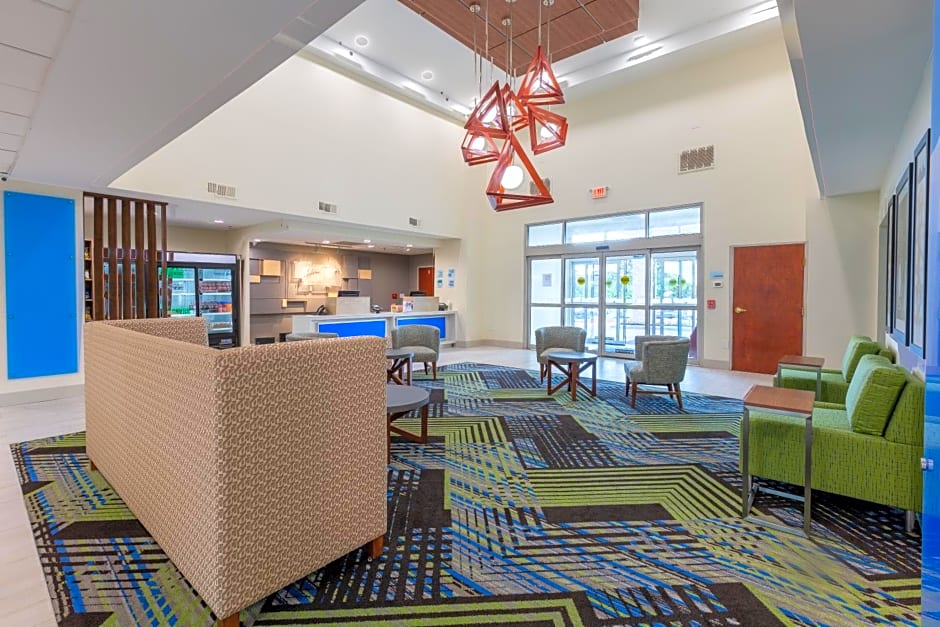 Holiday Inn Express & Suites Arlington North - Stadium Area