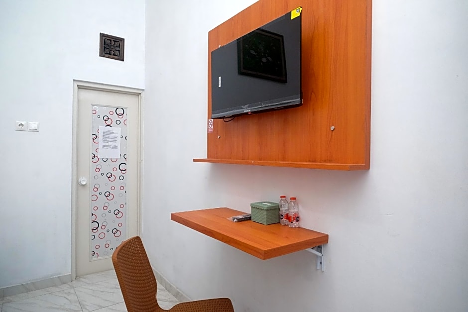 RedDoorz near Stasiun Purwosari