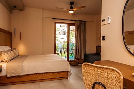 Family Room with Garden View