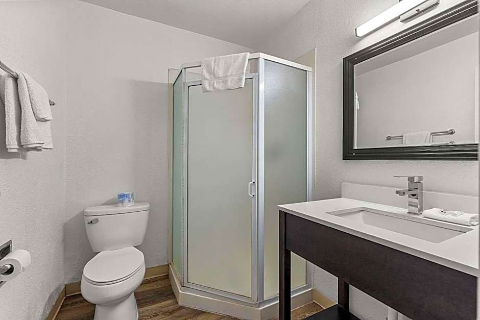 Econo Lodge Stockton near I-5 Fairgrounds