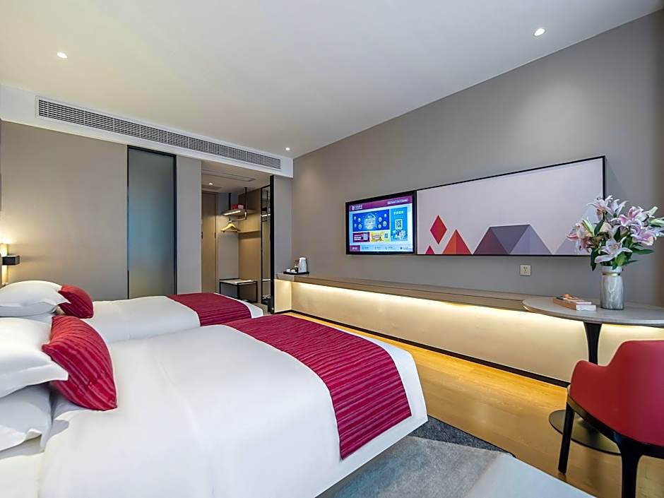 Borrman Hotel Guigang Macaojiang Park High-speed Railway Station