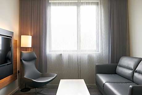 Moxyfied Family Sleeper, Larger Guest room, Corner room