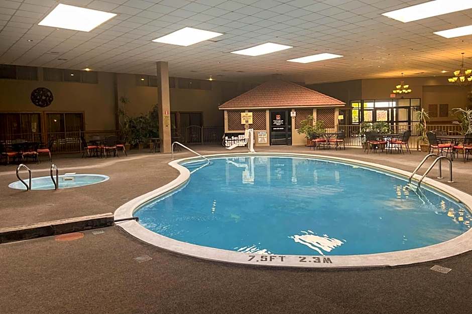 Clarion Inn Garden City