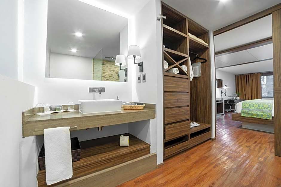 Flow Condesa - Adults Only