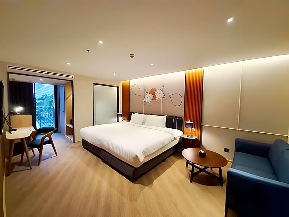 The Quart Ruamrudee by UHG