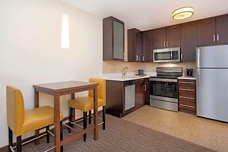 One-Bedroom Suite with Lake View