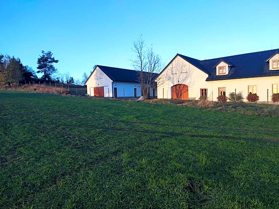 Matějovec 109 & Ubytování Na statku