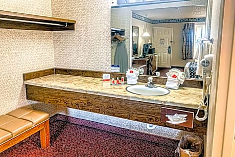 2 Queen Beds, Nonsmoking, Accessible