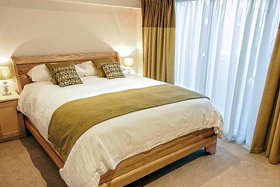 Gwesty'r Emlyn Hotel