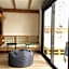 Hostel Numero Trece - Private Capsule Deds - Albergue Juvenil - FREE towels, coffee & tea, remote check-in