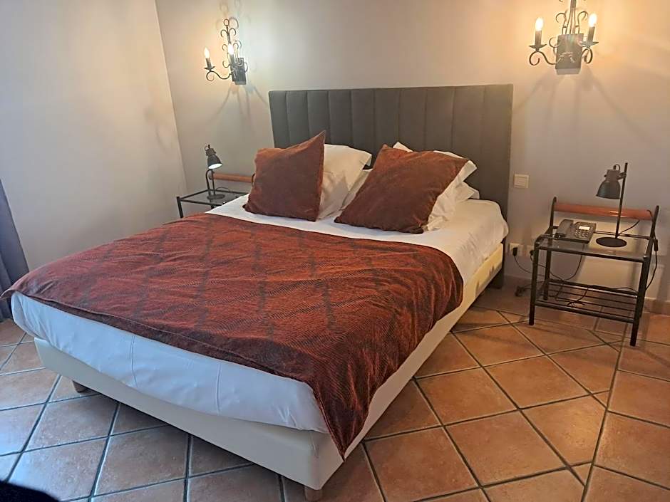 Le Relais Des Trois Mas