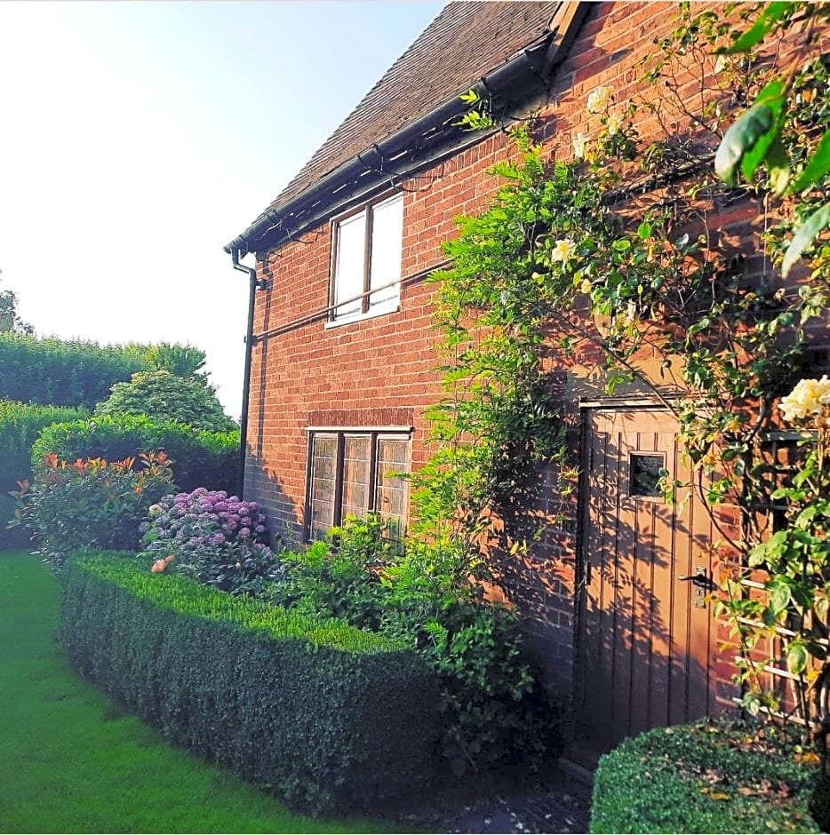 Hood Lane Farm - The Parlour - Self Catering Ground Floor Apartment