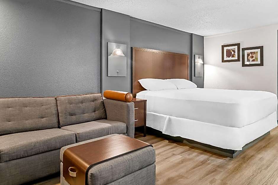 Rodeway Inn & Suites