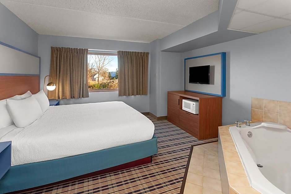 AmericInn by Wyndham Green Bay West