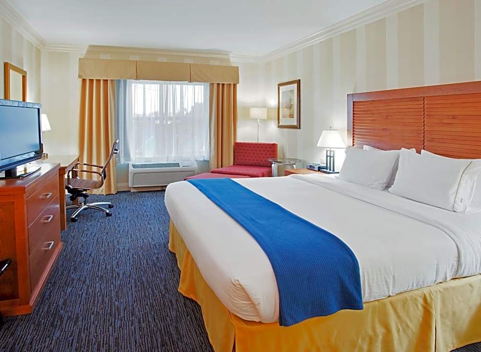 Holiday Inn Express Hotel & Suites Santa Cruz By IHG