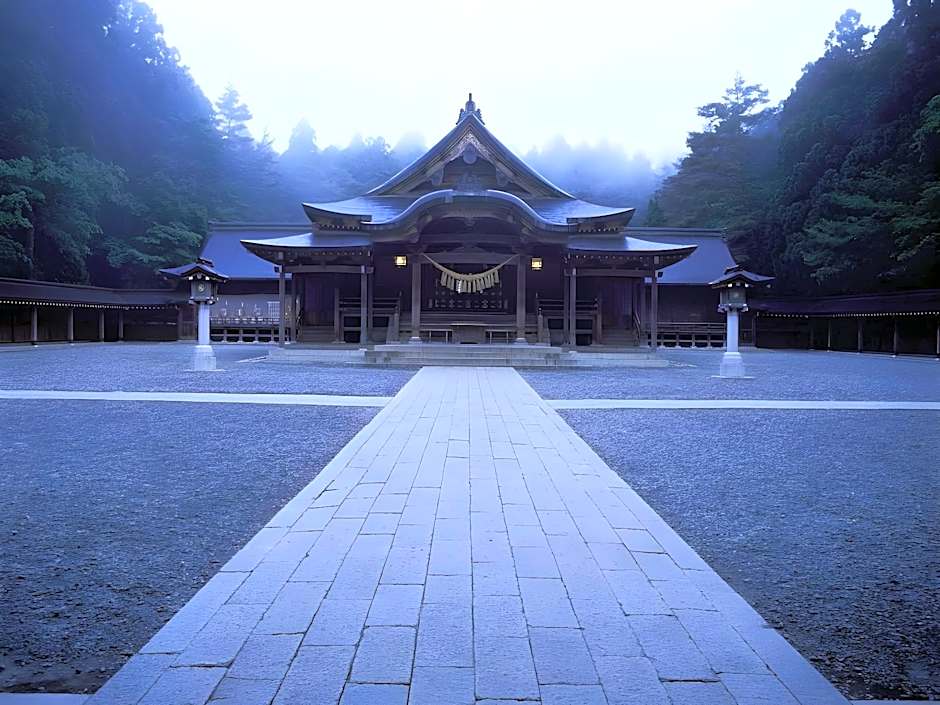 Apa Hotel Tsubamesanjo-Ekimae