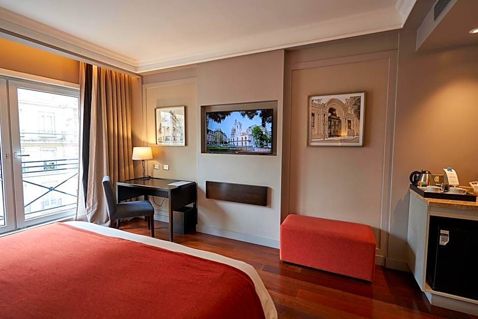 Carles Hotel