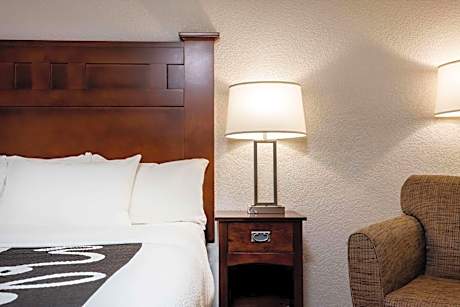 Deluxe Queen Room with Two Queen Beds