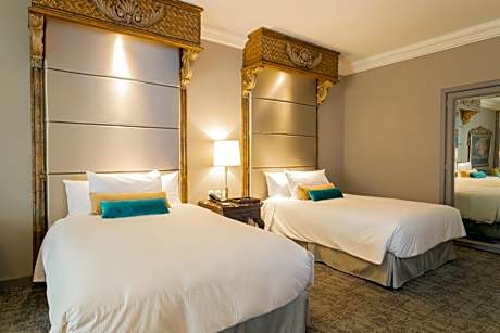 Master Suite Two Beds