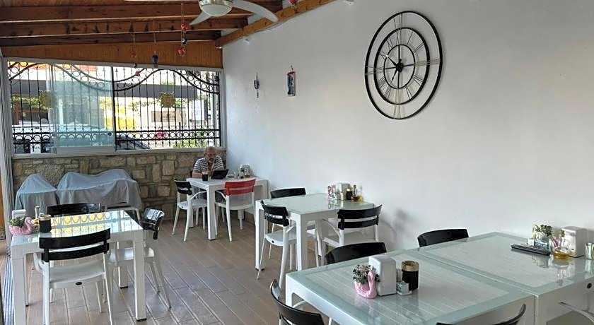 WB WEEKEND HOTEL AND SUITES