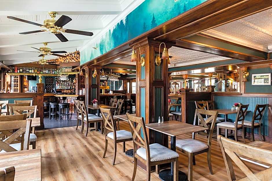 Saddleback Inn at Lake Arrowhead