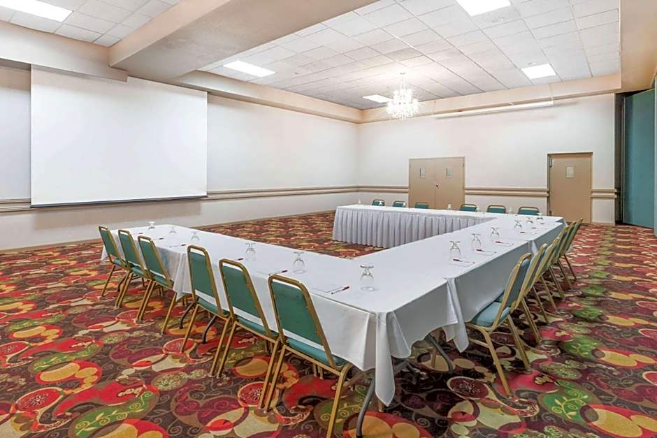 Ramada Hotel & Conference Center by Wyndham Grayling