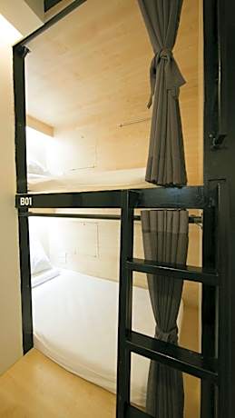 Bed in 4-Bed Mixed Dormitory Room with Shared Bathroom (B)