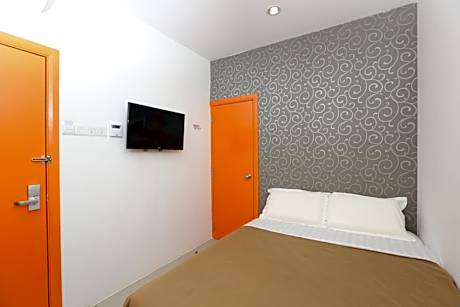 Deluxe Queen Room without Window