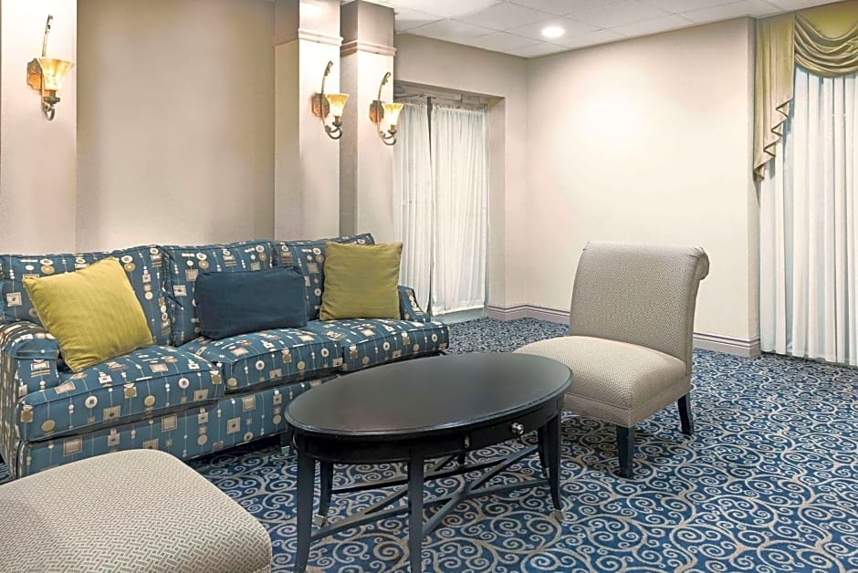 Howard Johnson by Wyndham Newburgh